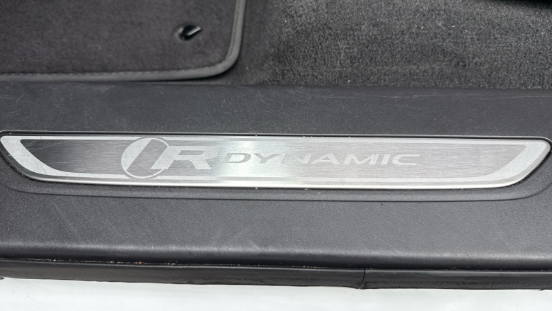 Land Rover Range Rover Velar 2.0 D200 R-Dynamic SE 5dr Auto Diesel Estate